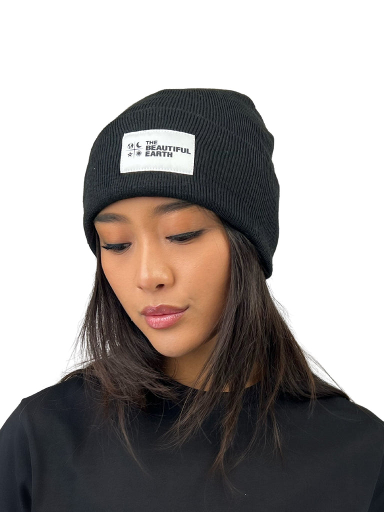 THE YEAR-ROUND BEANIE in ONYX w/ WHITE PATCH on RACHEL THE BEAUTIFUL EARTH | Conscious Clothing Brand + Healthy Essentials